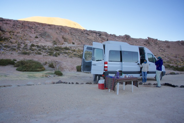 As companhias oferecem um café da manhã simples mas muito bem vindo durante o passeio.